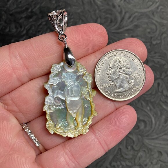 Bear Mother of Pearl Floral Pendant - Picture 6 of 9